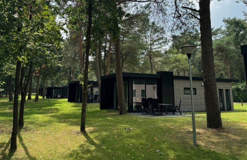 Buitenkant meerdere chalets